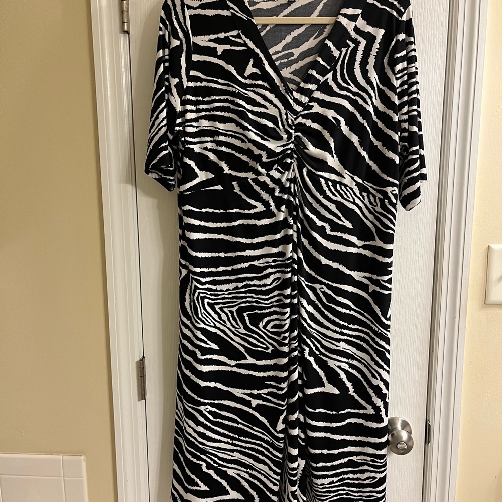 Zebra print 2x plus size dress perfect for summer. Jones New York